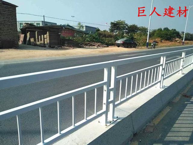 深圳甲型公路護欄廠家，甲型道路護欄選巨人